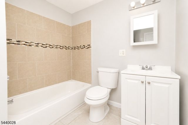 136 Dewey St, Newark City, NJ 07112
