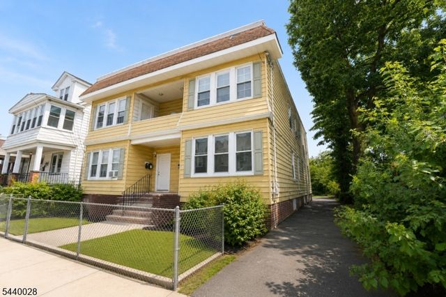 136 Dewey St, Newark City, NJ 07112