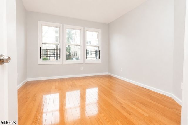 136 Dewey St, Newark City, NJ 07112