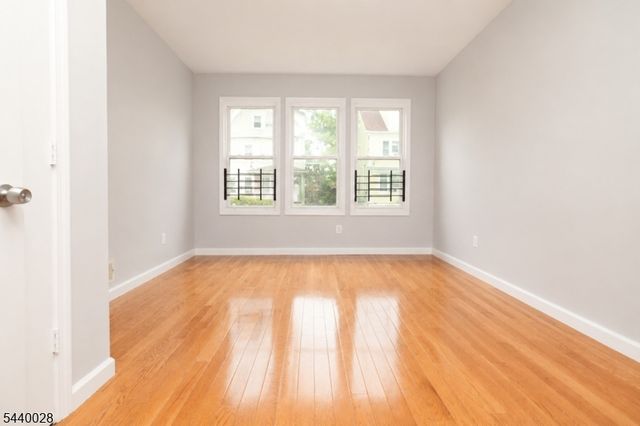136 Dewey St, Newark City, NJ 07112