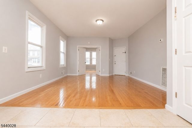 136 Dewey St, Newark City, NJ 07112