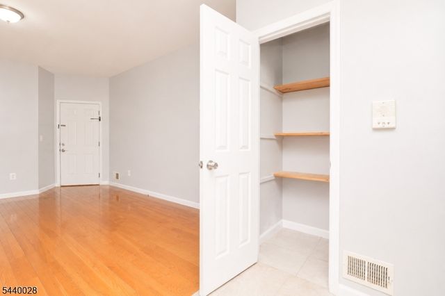 136 Dewey St, Newark City, NJ 07112