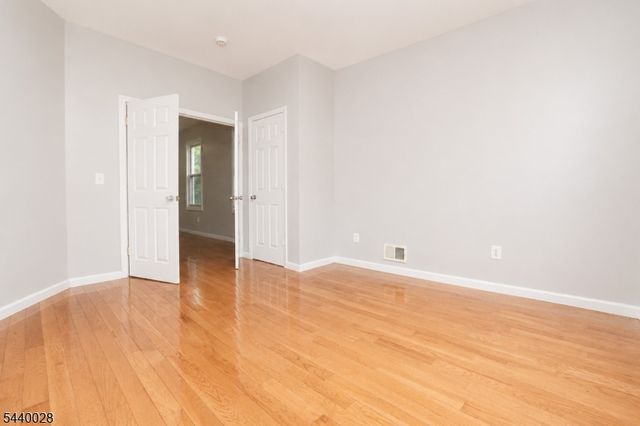 136 Dewey St, Newark City, NJ 07112