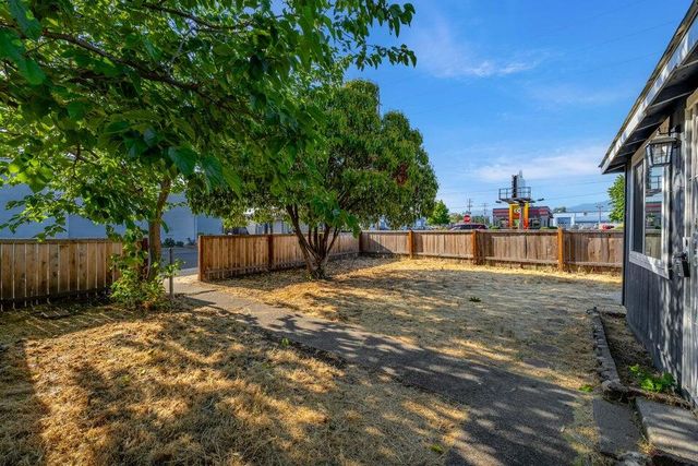 1049 Beatty Street, Medford, OR 97501