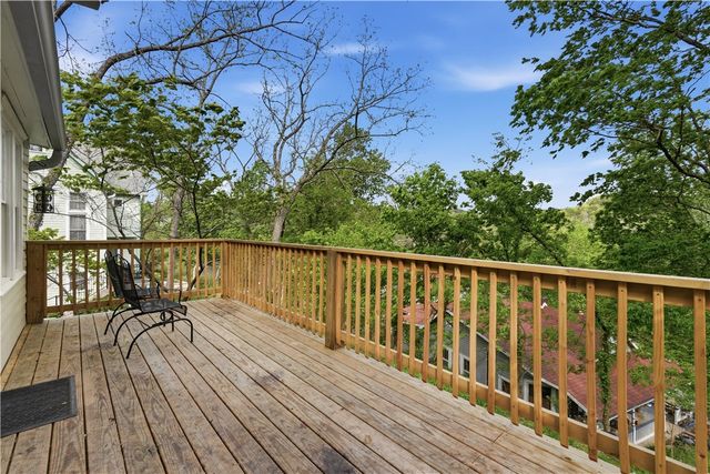 215 Spring Street, Eureka Springs, AR 72632