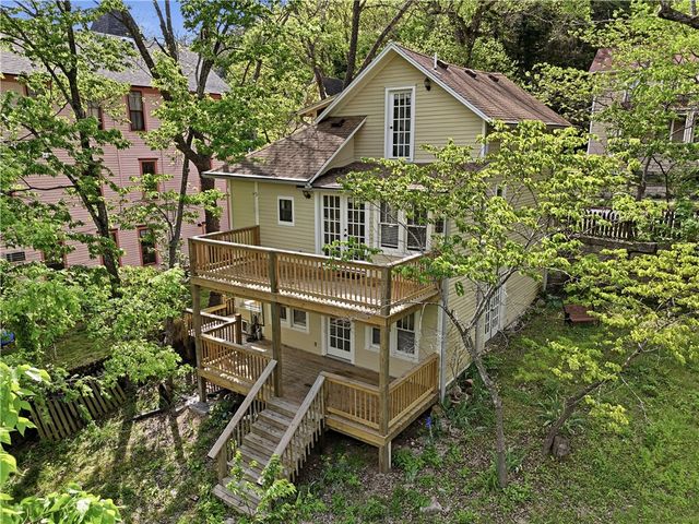 215 Spring Street, Eureka Springs, AR 72632