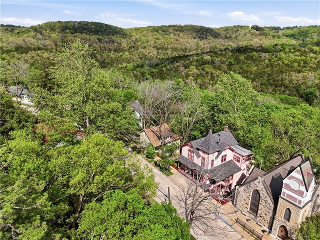 215 Spring Street, Eureka Springs, AR 72632