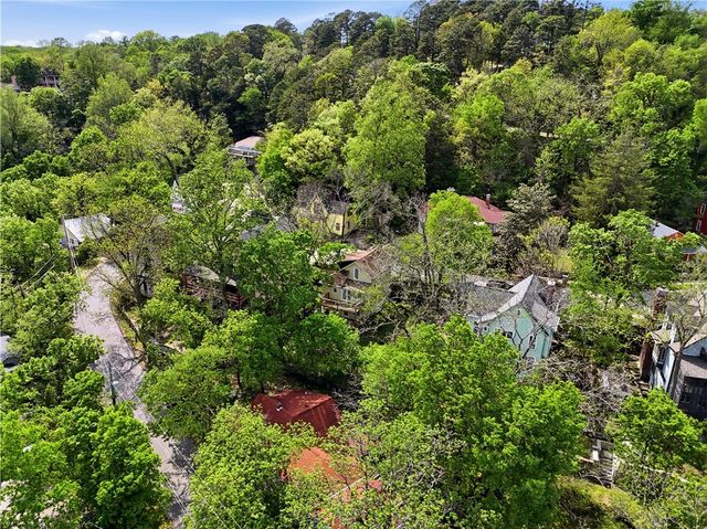 215 Spring Street, Eureka Springs, AR 72632