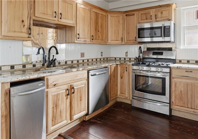 215 Spring Street, Eureka Springs, AR 72632