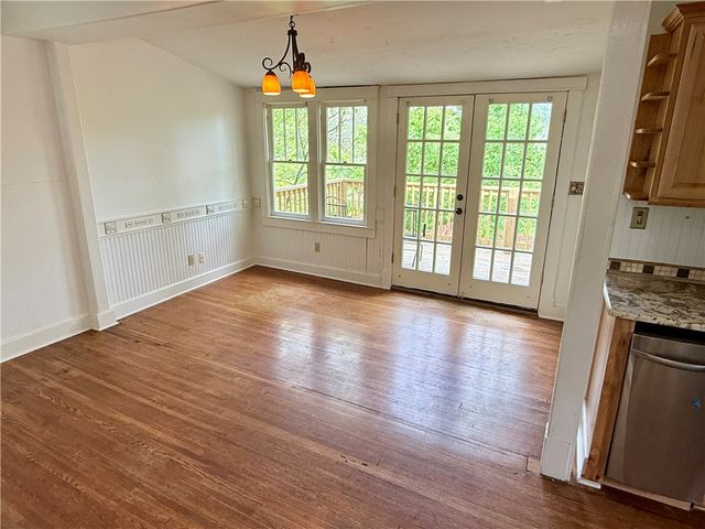 215 Spring Street, Eureka Springs, AR 72632