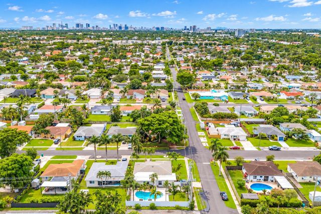 301 SE 3RD Terrace, Dania Beach, FL 33004