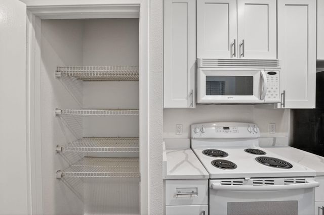 712 Graham PL 201, Austin, TX 78705