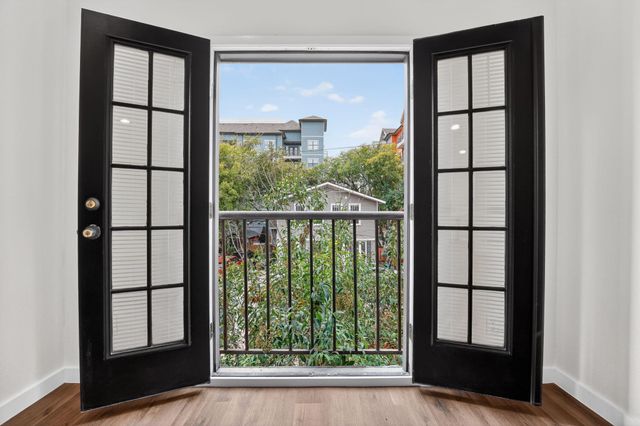 712 Graham PL 201, Austin, TX 78705