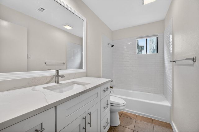 712 Graham PL 201, Austin, TX 78705