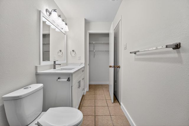 712 Graham PL 201, Austin, TX 78705