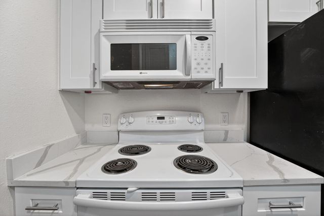 712 Graham PL 201, Austin, TX 78705