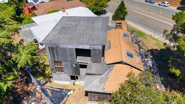 3551 Joaquin Miller Rd, Oakland, CA 94602