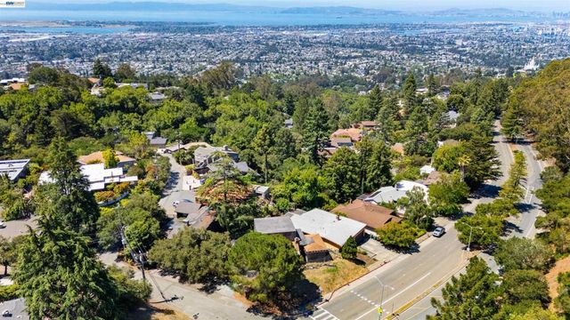 3551 Joaquin Miller Rd, Oakland, CA 94602
