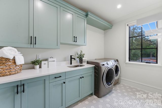 409 Bertonley Avenue, Charlotte, NC 28211