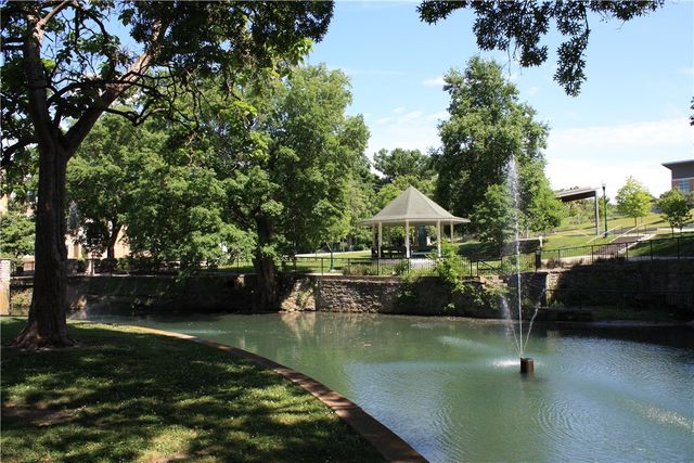 3605 N Wiley Drive, Siloam Springs, AR 72761