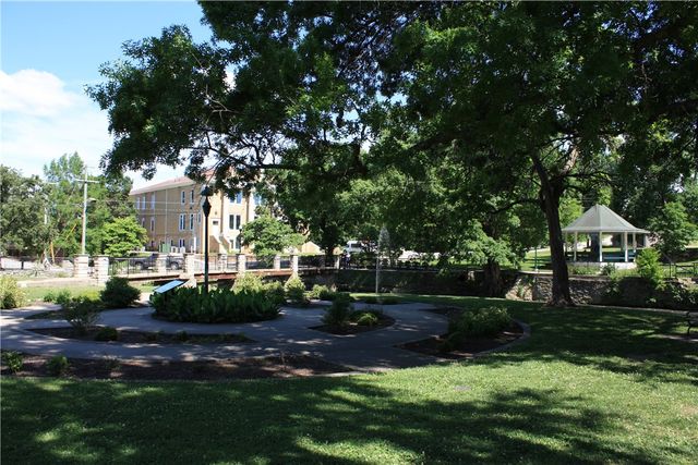 3605 N Wiley Drive, Siloam Springs, AR 72761