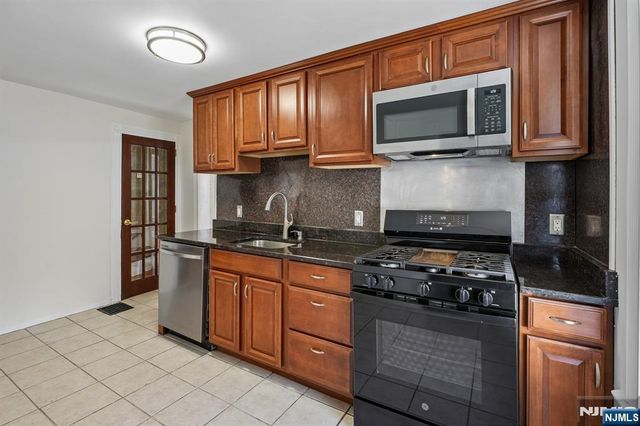 70 9th Avenue, East Orange, NJ 07018