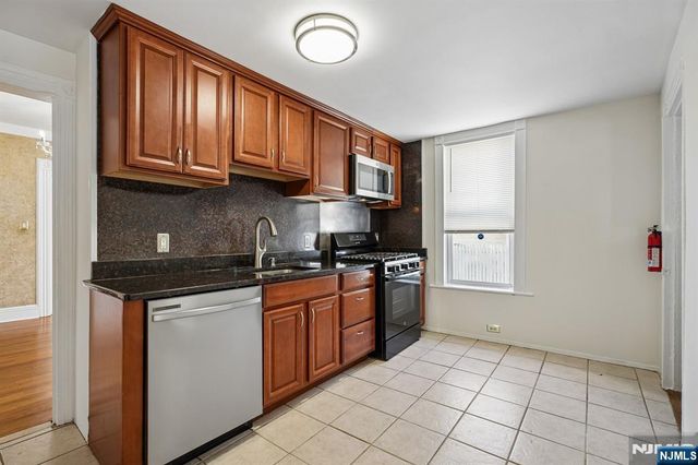 70 9th Avenue, East Orange, NJ 07018