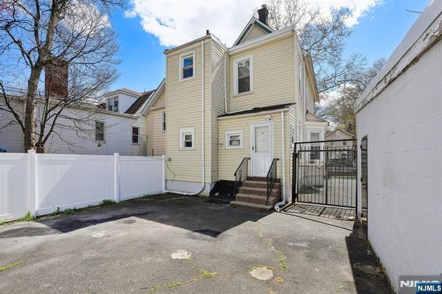70 9th Avenue, East Orange, NJ 07018