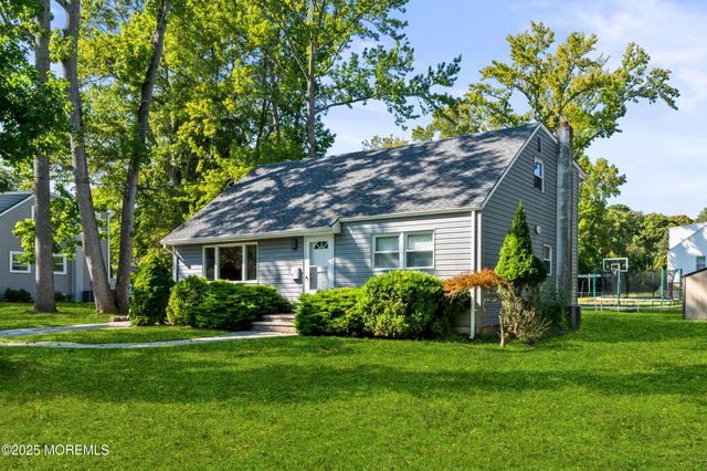 437 Redmond Avenue, Oakhurst, NJ 07755