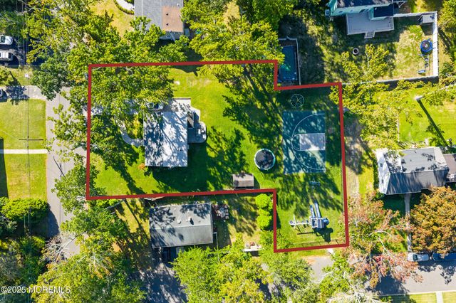 437 Redmond Avenue, Oakhurst, NJ 07755