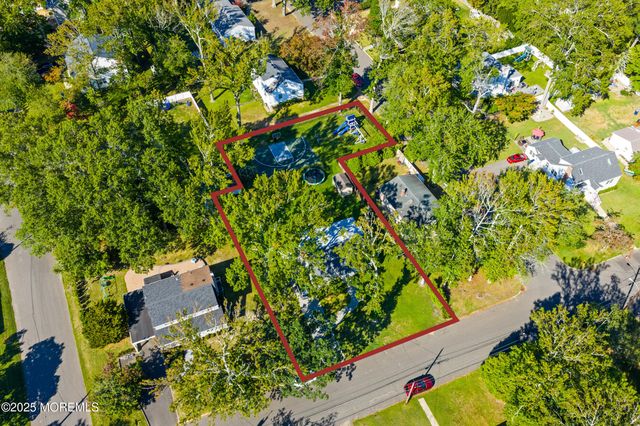 437 Redmond Avenue, Oakhurst, NJ 07755