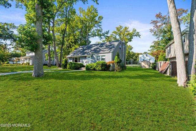 437 Redmond Avenue, Oakhurst, NJ 07755