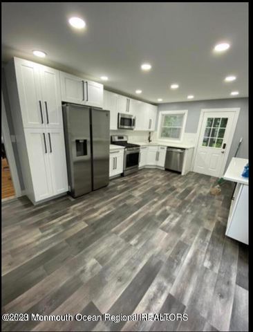 437 Redmond Avenue, Oakhurst, NJ 07755