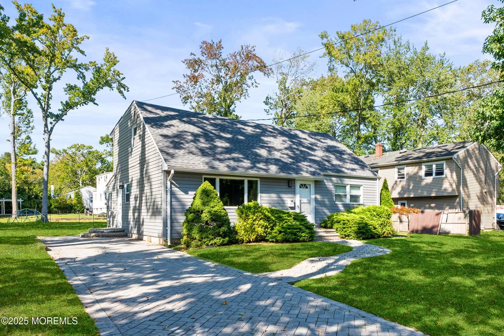 437 Redmond Avenue, Oakhurst, NJ 07755