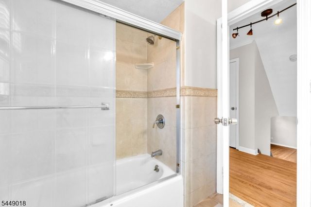50 Leslie St, East Orange City, NJ 07017
