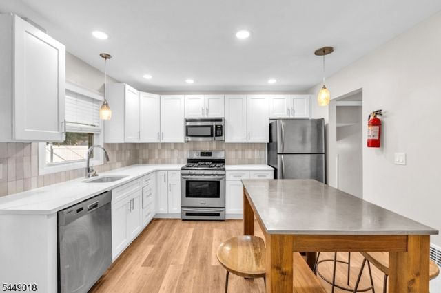 50 Leslie St, East Orange City, NJ 07017