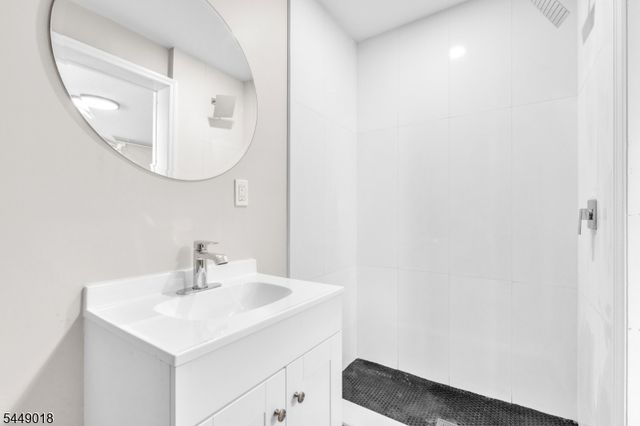 50 Leslie St, East Orange City, NJ 07017