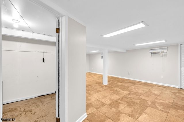 50 Leslie St, East Orange City, NJ 07017