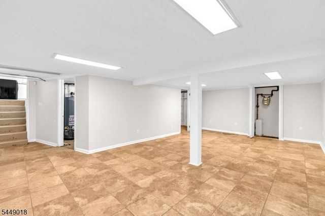 50 Leslie St, East Orange City, NJ 07017