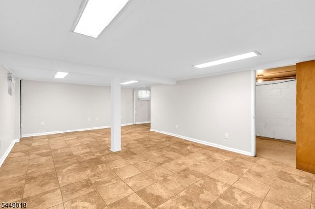 50 Leslie St, East Orange City, NJ 07017