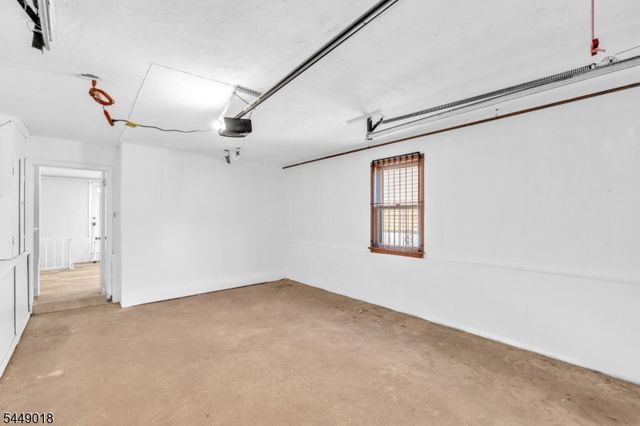 50 Leslie St, East Orange City, NJ 07017