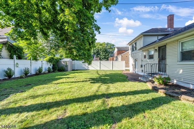 50 Leslie St, East Orange City, NJ 07017