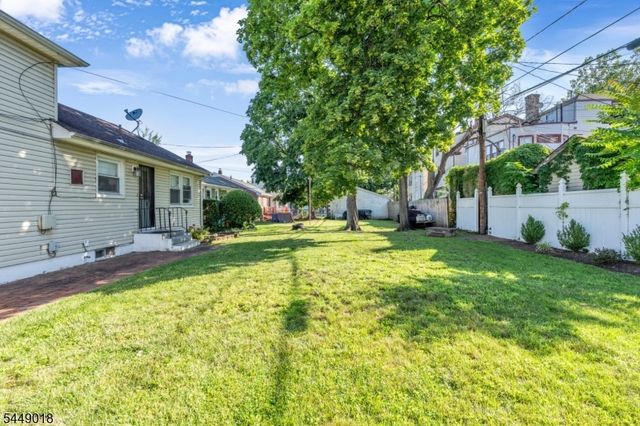 50 Leslie St, East Orange City, NJ 07017