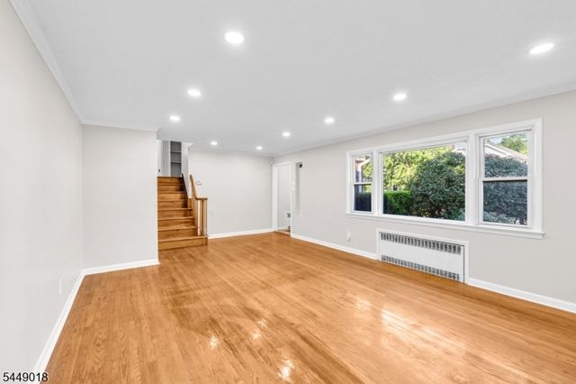 50 Leslie St, East Orange City, NJ 07017
