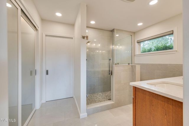 437 High Ridge Road, Kingsport, TN 37660