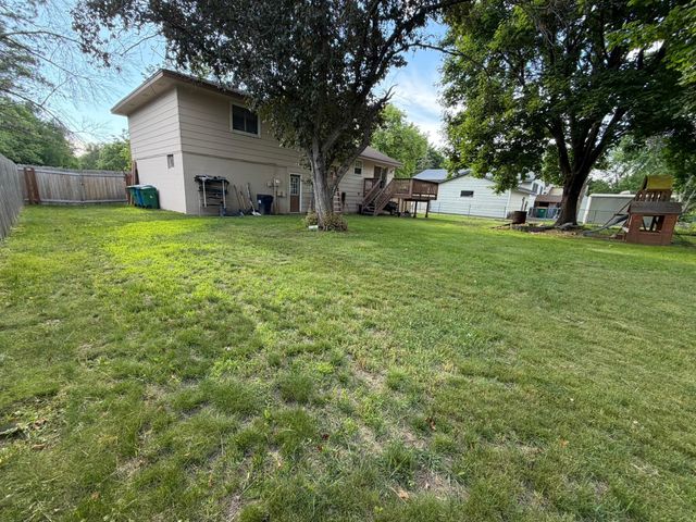 7356 Douglas Drive N, Brooklyn Park, MN 55443