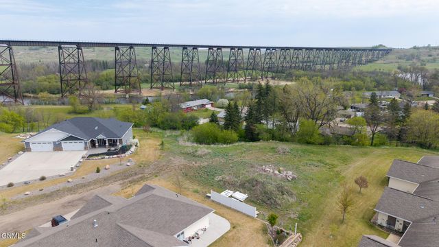 554 Legacy Lane NE, Valley City, ND 58072 property photo