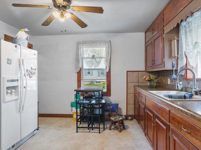 1450 S Willard Avenue, Janesville, WI 53546