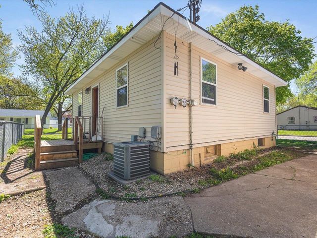 1450 S Willard Avenue, Janesville, WI 53546