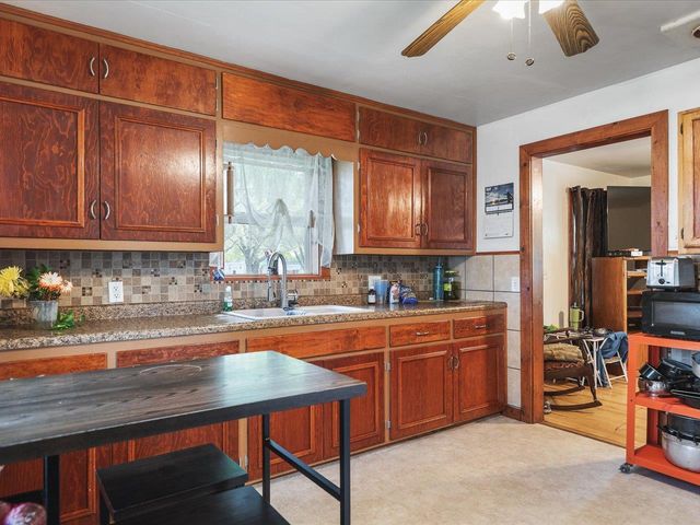 1450 S Willard Avenue, Janesville, WI 53546
